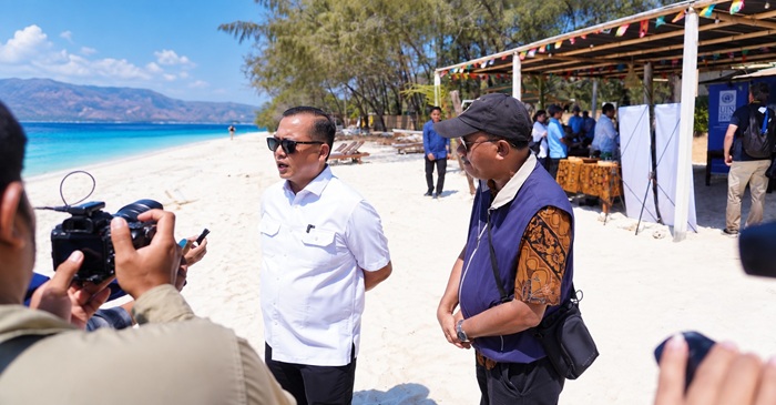 Gubernur NTB, Lalu Muhamad Iqbal saat berada di Kayangan, Labuhan Lombok.