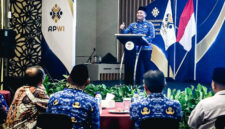 Gubernur NTB, Lalu Muhamad Iqbal saat memberikan sambutan pada acara puncak HWN ke-26, HUT APWI ke-6, sekaligus Jamnas APWI ke-4, di Hotel Lombok Garden, Mataram, Senin (21/9/2026).