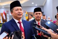 Gubernur NTB, Lalu Muhamad Iqbal didampingi Kepala Dinas Kominfotik NTB sekaligus Juru Bicara Pemprov NTB, Ahsanul Khalik.