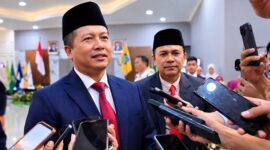 Gubernur NTB, Lalu Muhamad Iqbal didampingi Kepala Dinas Kominfotik NTB sekaligus Juru Bicara Pemprov NTB, Ahsanul Khalik.
