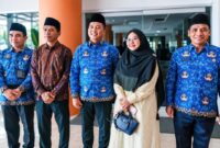 Gubernur NTB, Lalu Muhamad Iqbal saat menyambut langsung Khairunnisa bersama para pelatih dan jajaran LPTQ NTB, di ruang kerjanya, Senin (21/9/2026).