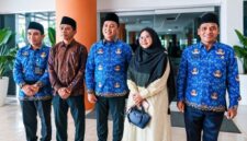 Gubernur NTB, Lalu Muhamad Iqbal saat menyambut langsung Khairunnisa bersama para pelatih dan jajaran LPTQ NTB, di ruang kerjanya, Senin (21/9/2026).