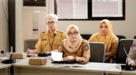 Plt. Kepala Bapenda Provinsi NTB, Baiq Nelly Yuniarti (depan tengah).