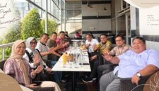 Suasana panitia pelantikan saat rapat matangkan acara Pelantikan DPP APKLI Merah Putih periode 2026-2031 yang akan digelar di Jakarta pada 17 Oktober 2026 medantang.