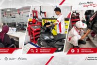 Salah seorang konsumen motor Honda saat melakukan service sebara berkala di bengkel resmi AHASS.