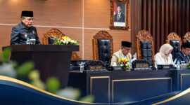 Wabup Lombok Timur, HM. Edwin Hadiwijaya saat memaparkan sejumlah peruntukan dana hibah, dalam Rapat Paripurna DPRD Lombok Timur, Senin (28/9/2026).