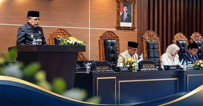 Wabup Lombok Timur, HM. Edwin Hadiwijaya saat memaparkan sejumlah peruntukan dana hibah, dalam Rapat Paripurna DPRD Lombok Timur, Senin (28/9/2026).