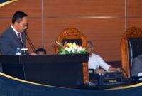 Sekda Lombok Timur, HM. Juaini Taofik, saat mewakili Bupati Lombok Timur dalam Rapat Paripurna DPRD Lombok Timur, Rabu (9/9/2026).