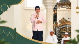 Wabup Lombok Timur, H. Moh. Edwin Hadiwijaya saat menghadiri peringatan Maulid Nabi Muhammad SAW, di Masjid Jami’ Baiturrahman Denggen, Kecamatan Selong, Jumat (11/9/2026).