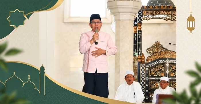 Wabup Lombok Timur, H. Moh. Edwin Hadiwijaya saat menghadiri peringatan Maulid Nabi Muhammad SAW, di Masjid Jami’ Baiturrahman Denggen, Kecamatan Selong, Jumat (11/9/2026).