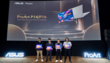 Adrian Pradipta, Technical Public Relations, ASUS Indonesia; Rudy Salim, CEO PRESTIGECORP; Lenny Lin, Country Manager, ASUS Indonesia; Marcello Tahitoe, Top Indonesian Singer.