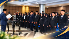 Bupati Lombok Timur, H. Haerul Warisin, saat melantik dan mengambil sumpah jabatan 115 ASN sebagai kepala sekolah jenjang TK, SD, dan SMP, di Ballroom Kantor Bupati Lombok Timur, Jumat (30/10/2026).