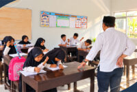 Kadis Dikbud Kabupaten Lombok Timur, M. Nurul Wathoni, saat melakukan Sidak di SDN 1 Jerowaru, Selasa (13/10/2026).
