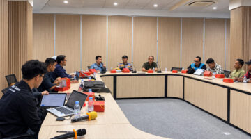 Suasana musyawarah bersama antara perwakilan PLN EG, kepala desa, aparat desa, serta pihak-pihak terkait, yang berlangsung di lingkungan Nusantara Power, Desa Punagaya, Jeneponto, Sulawesi Selatan.