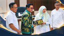 Bupati Lotim, H. Haerul Warisin dan Wabup Lobar, Hj. Nurul Adha sepakat “ikat janji” melalui penandatanganan MoU kerja sama antardaerah.